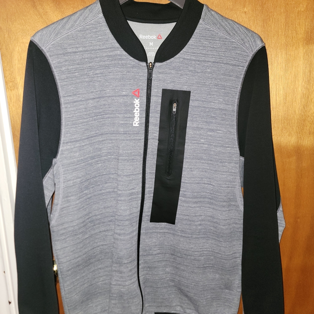 Reebok Men's Gray and Black Sweater
